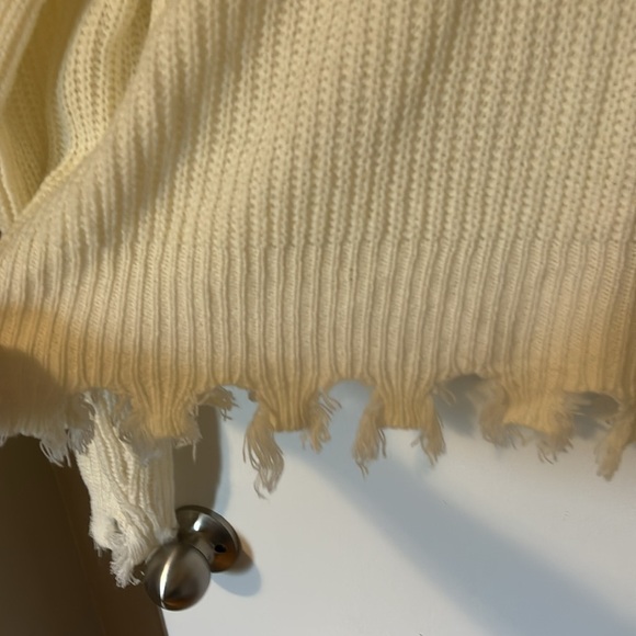 Size Medium, tattered style  waist length style sweater. - Picture 4 of 6